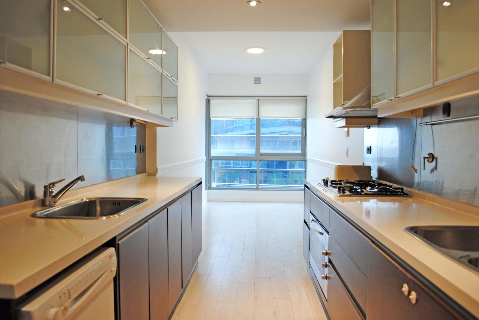 Piso en Edificio Madero Center con balcón aterrazado - AMENITIES y 3 COCHERAS FIJAS - SEG 24HS