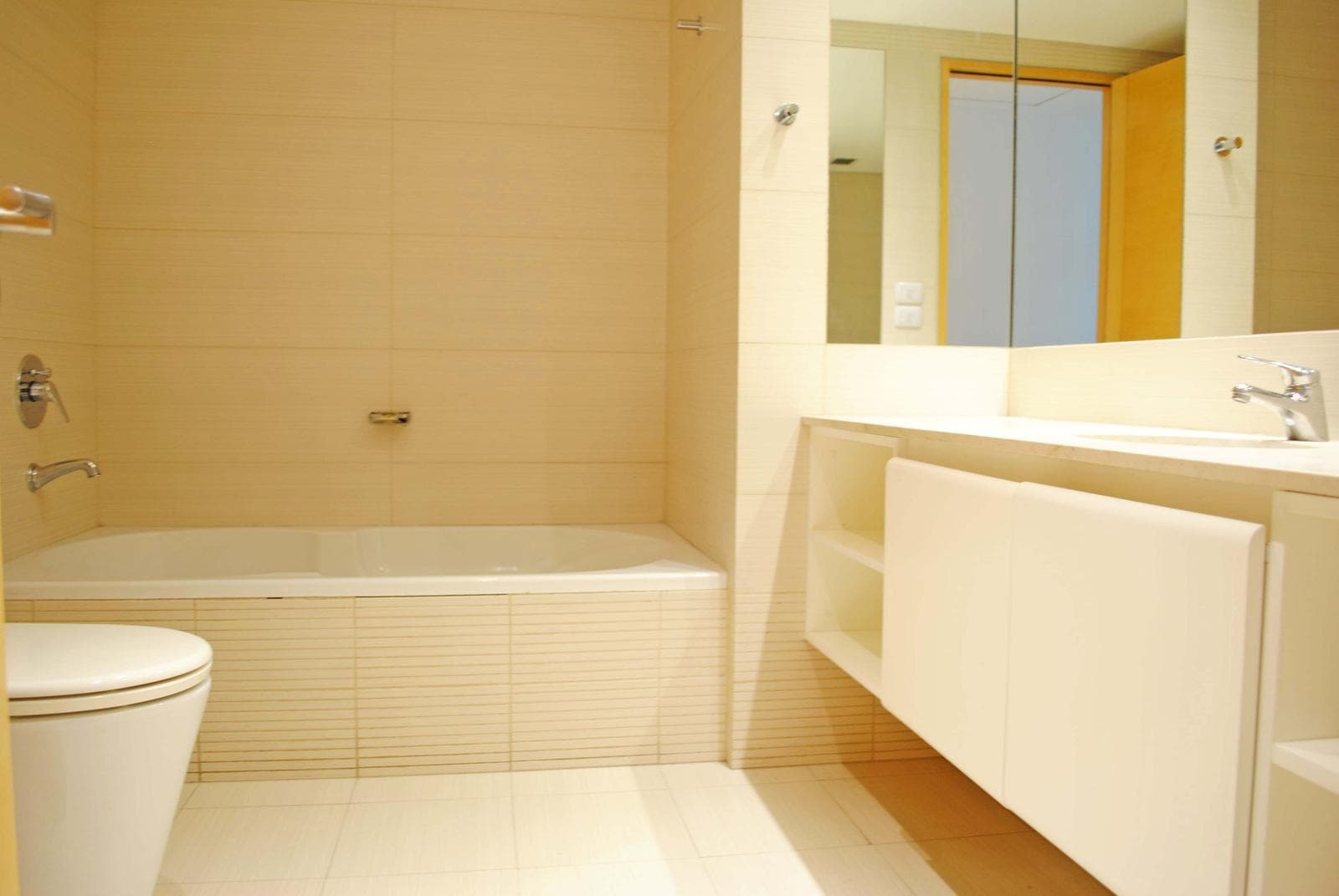 Piso en Edificio Madero Center con balcón aterrazado - AMENITIES y 3 COCHERAS FIJAS - SEG 24HS