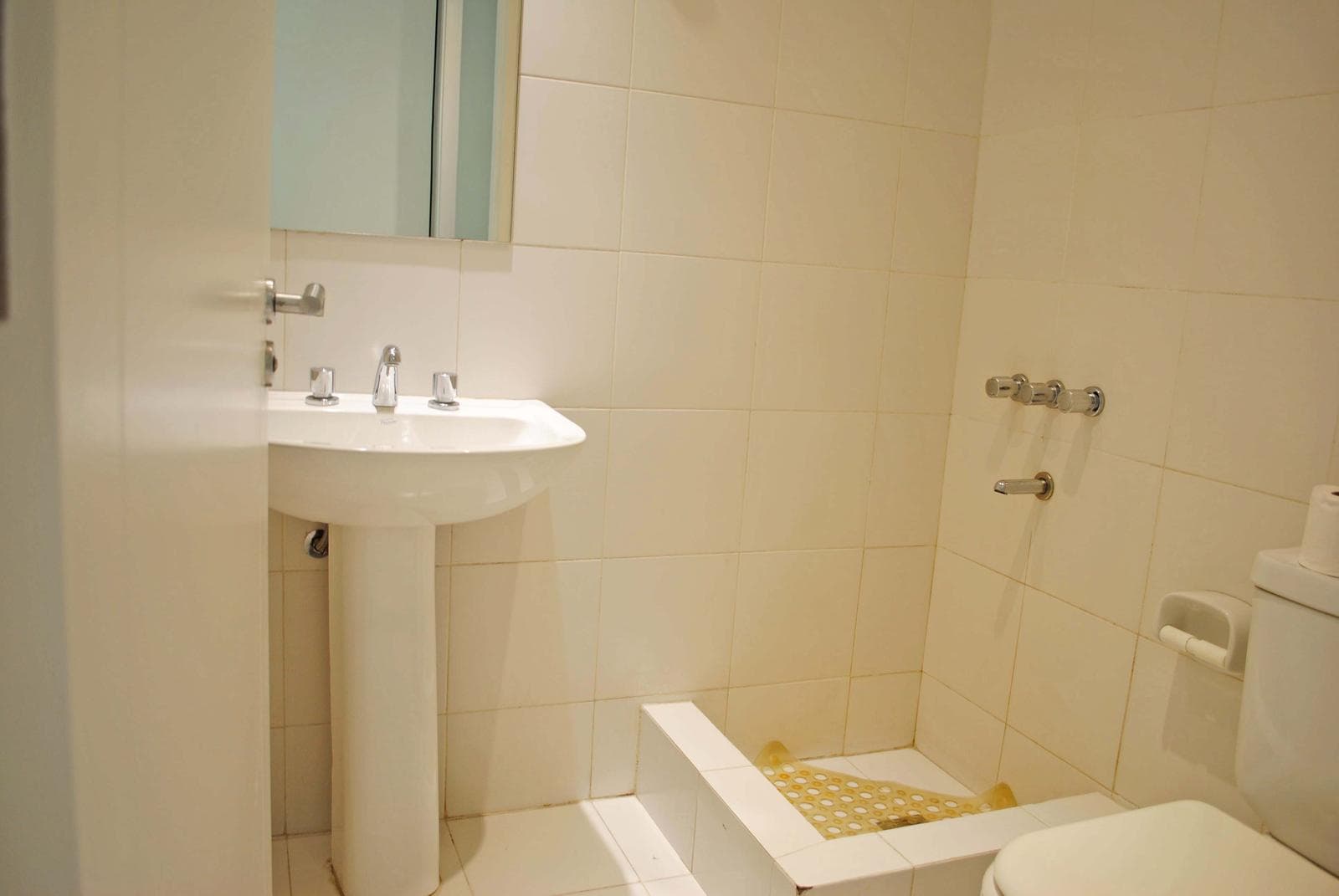 Piso en Edificio Madero Center con balcón aterrazado - AMENITIES y 3 COCHERAS FIJAS - SEG 24HS
