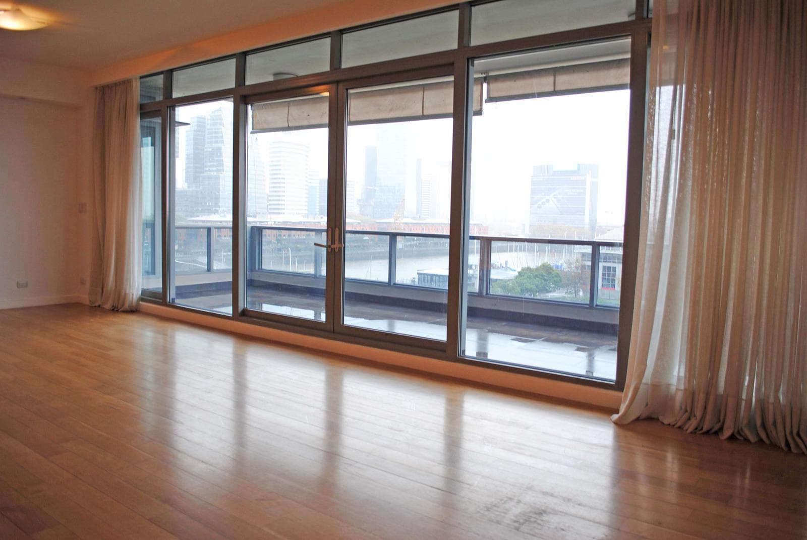 Apartment in the Madero Center Building with a terrace-style balcony - AMENITIES and 3 ASSIGNED PARKING SPACES - 24-HOUR SECURITY