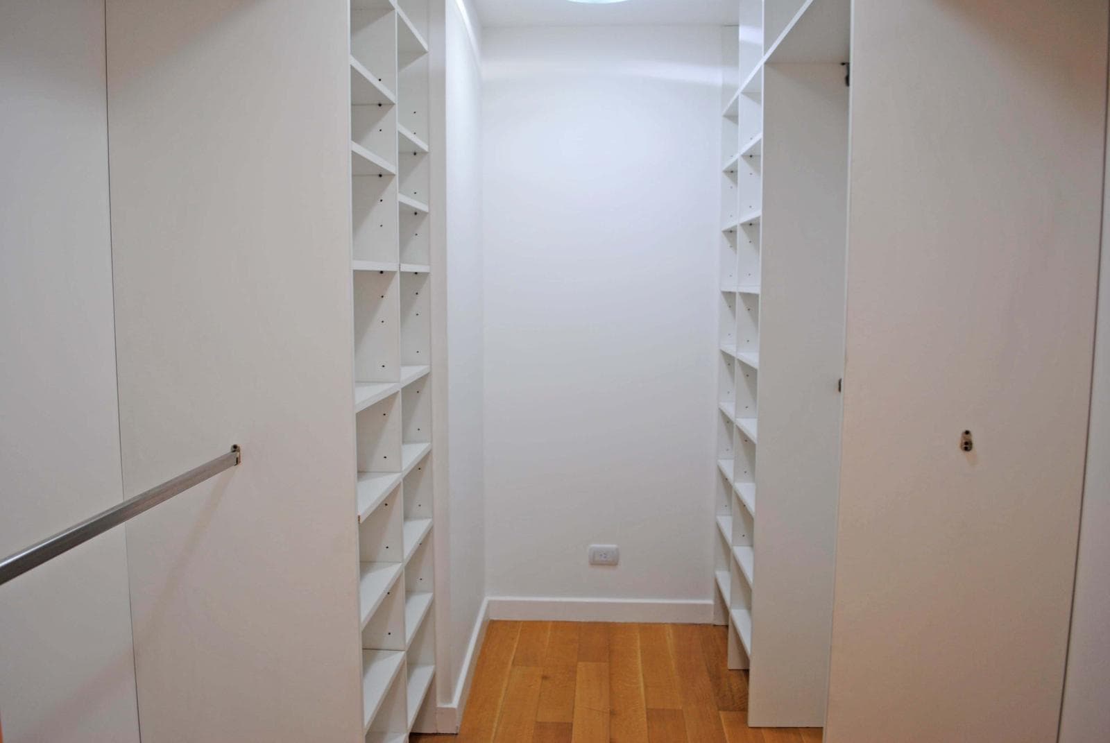 Piso en Edificio Madero Center con balcón aterrazado - AMENITIES y 3 COCHERAS FIJAS - SEG 24HS