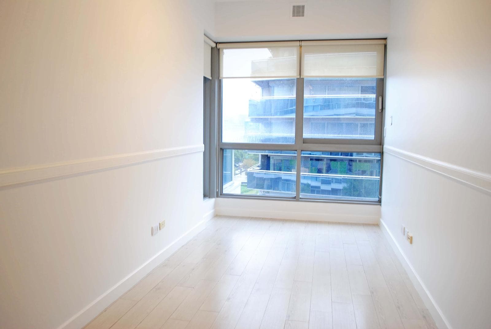 Piso en Edificio Madero Center con balcón aterrazado - AMENITIES y 3 COCHERAS FIJAS - SEG 24HS