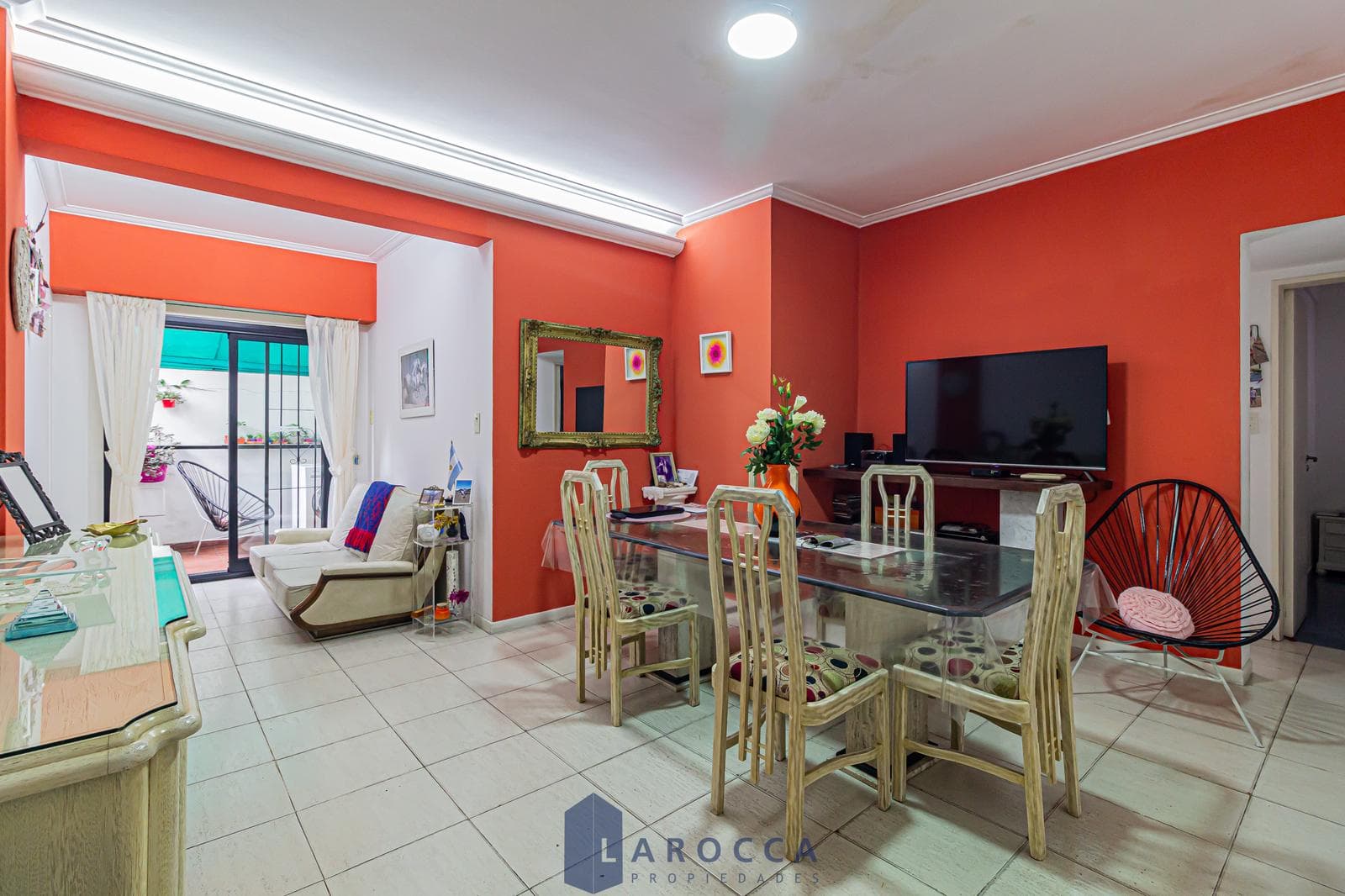 APARTMENT - FOR SALE - COLEGIALES - 4 ROOMS - PATIO