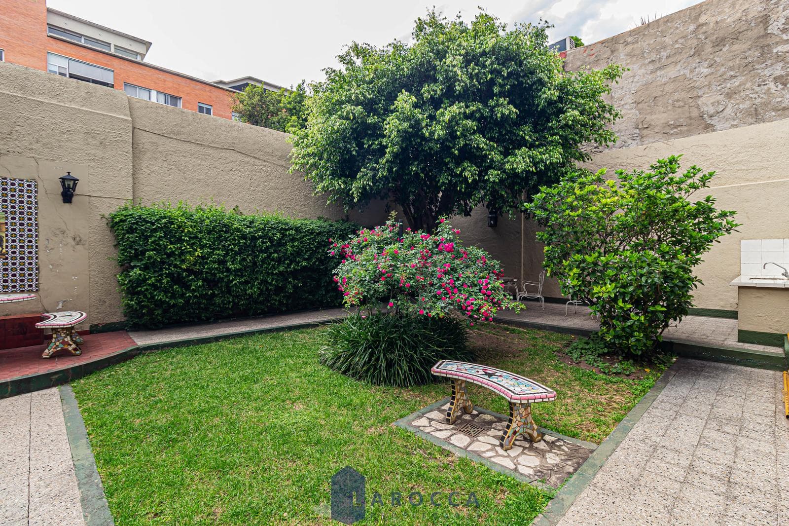 APARTMENT - FOR SALE - COLEGIALES - 4 ROOMS - PATIO
