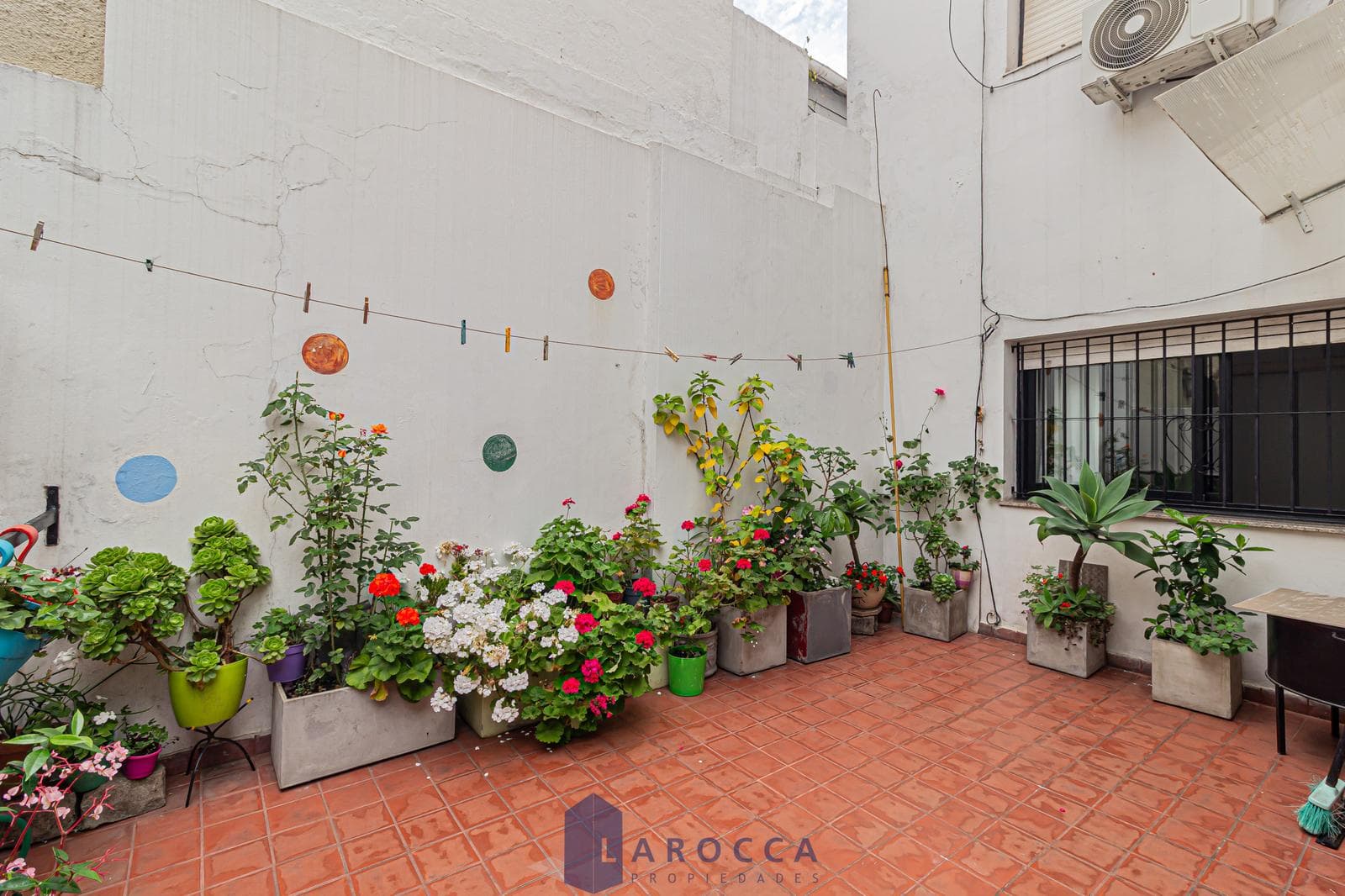 APARTMENT - FOR SALE - COLEGIALES - 4 ROOMS - PATIO