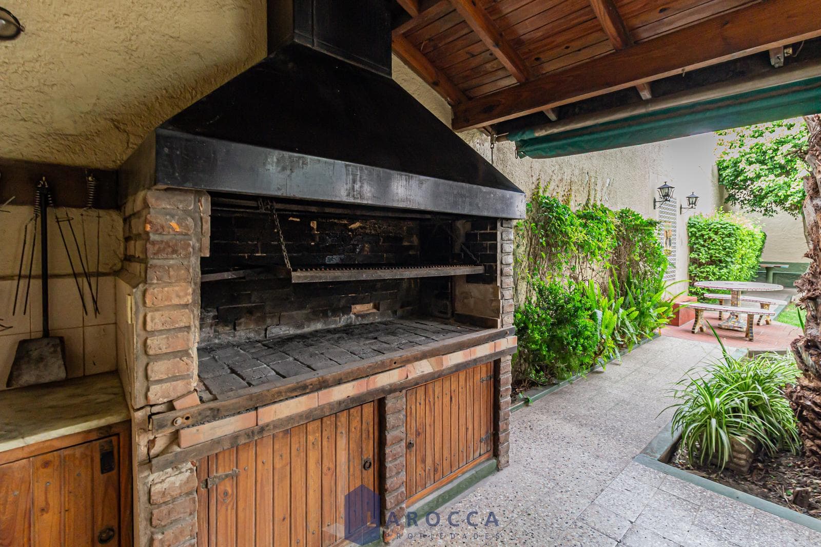 APARTMENT - FOR SALE - COLEGIALES - 4 ROOMS - PATIO