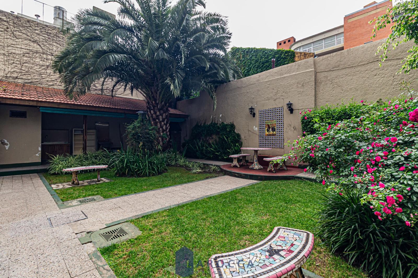 APARTMENT - FOR SALE - COLEGIALES - 4 ROOMS - PATIO