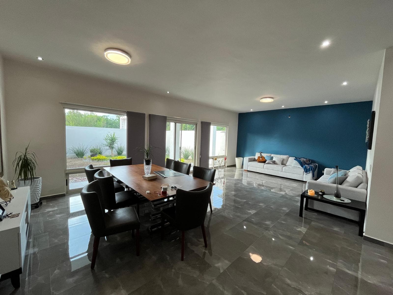 HOUSE FOR SALE ON THE NATIONAL HIGHWAY