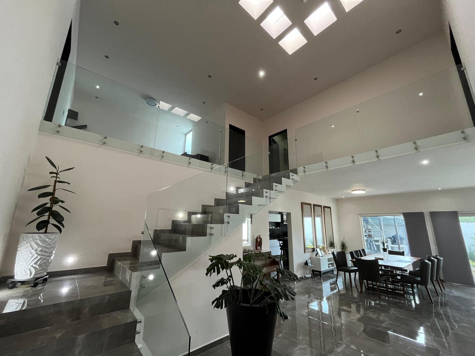 HOUSE FOR SALE ON THE NATIONAL HIGHWAY