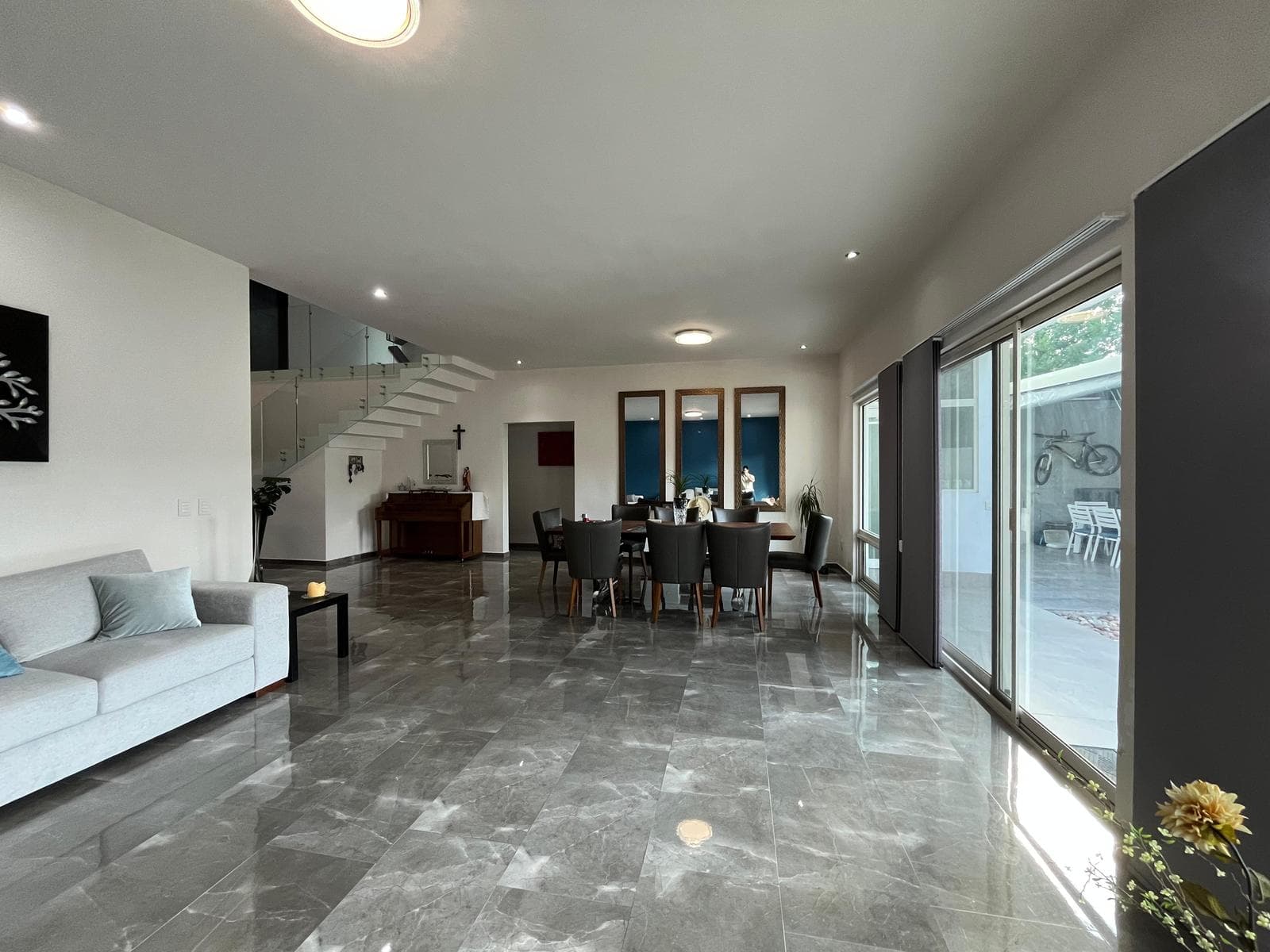 HOUSE FOR SALE ON THE NATIONAL HIGHWAY
