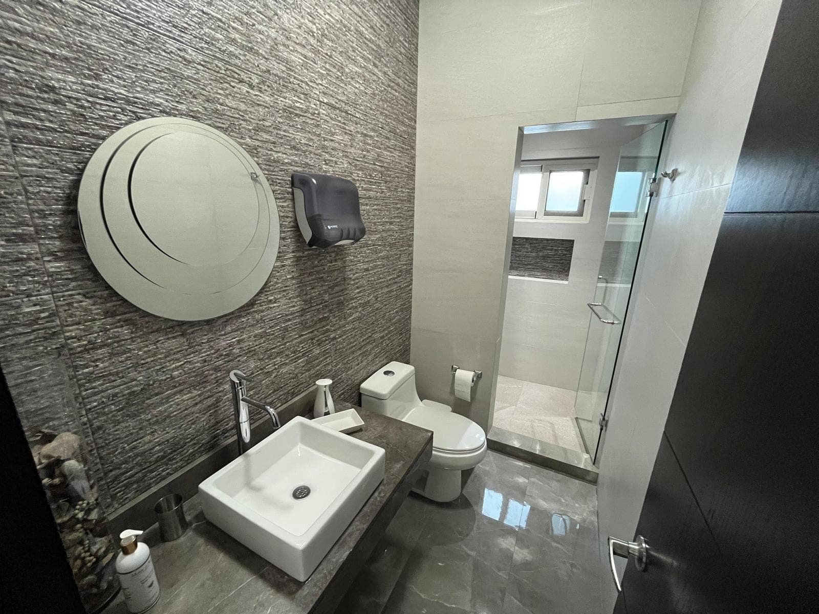HOUSE FOR SALE ON THE NATIONAL HIGHWAY