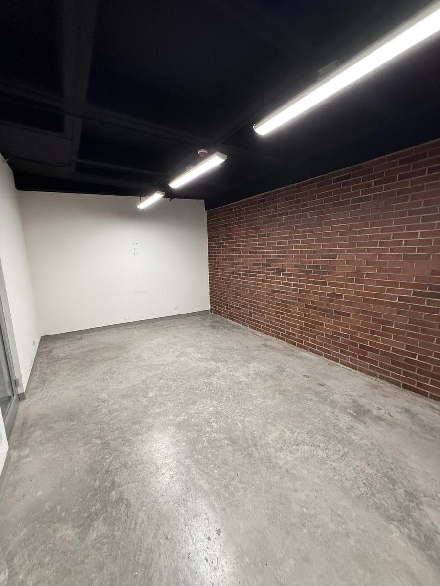 FULLY FURNISHED OFFICE FOR RENT