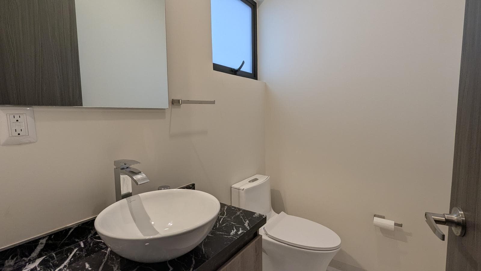 HOUSE FOR SALE IN THE LAURELES RESIDENTIAL COMPLEX, METEPEC