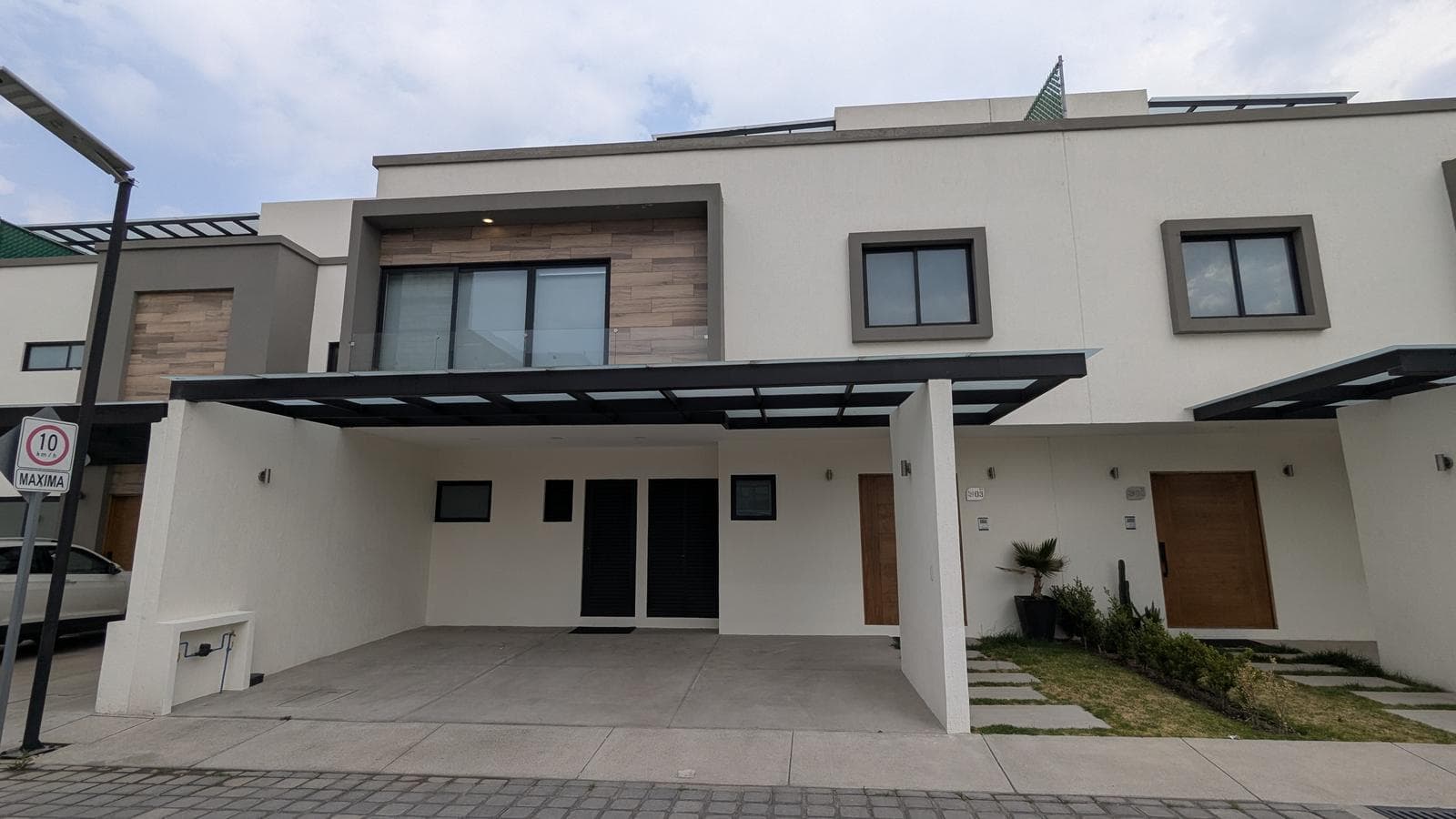 HOUSE FOR SALE IN THE LAURELES RESIDENTIAL COMPLEX, METEPEC