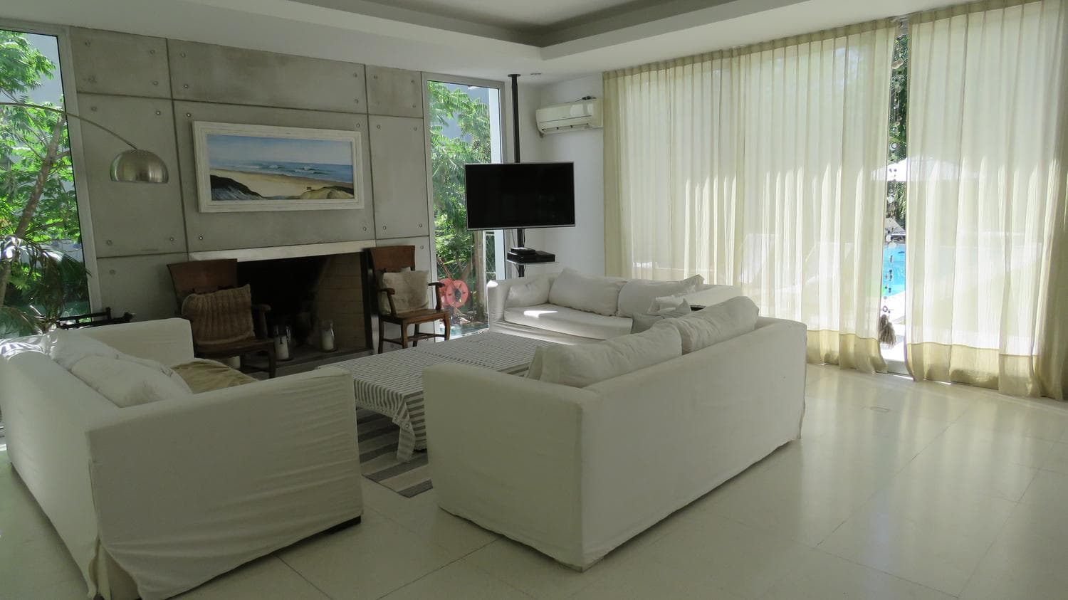Ayres del Pilar, Panamericana 42.5 km: Short-term rental home, 3 bedrooms, park, and pool