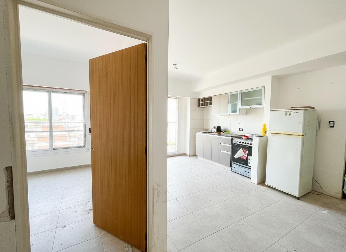 Spacious, bright 2-room apartment for sale in Villa Crespo. Ideal for professionals.
