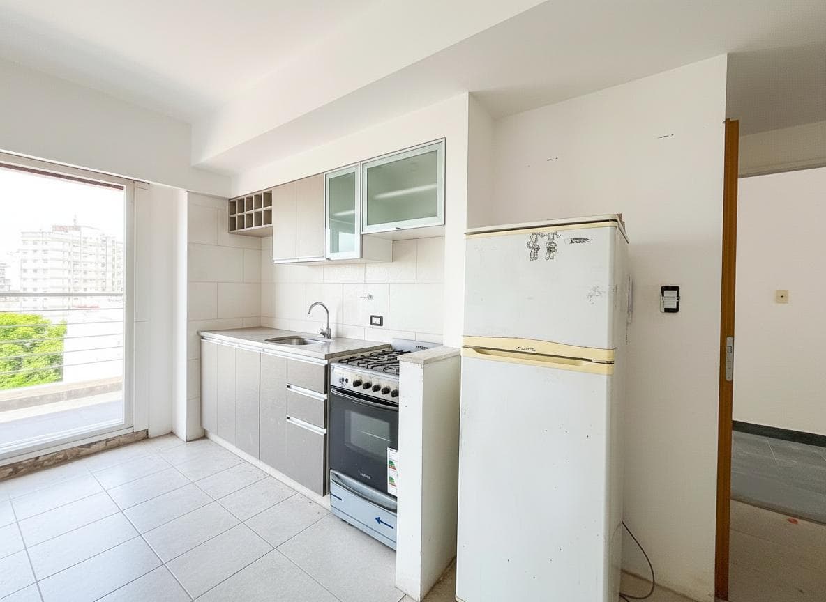 Spacious, bright 2-room apartment for sale in Villa Crespo. Ideal for professionals.