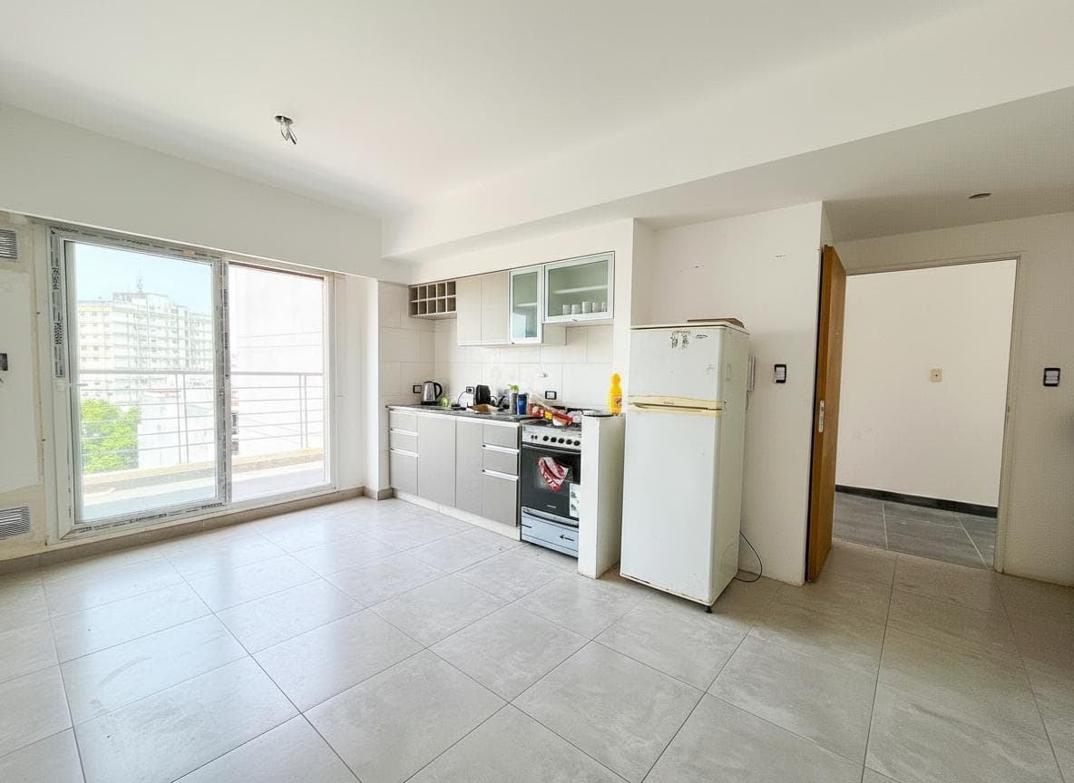 Spacious, bright 2-room apartment for sale in Villa Crespo. Ideal for professionals.