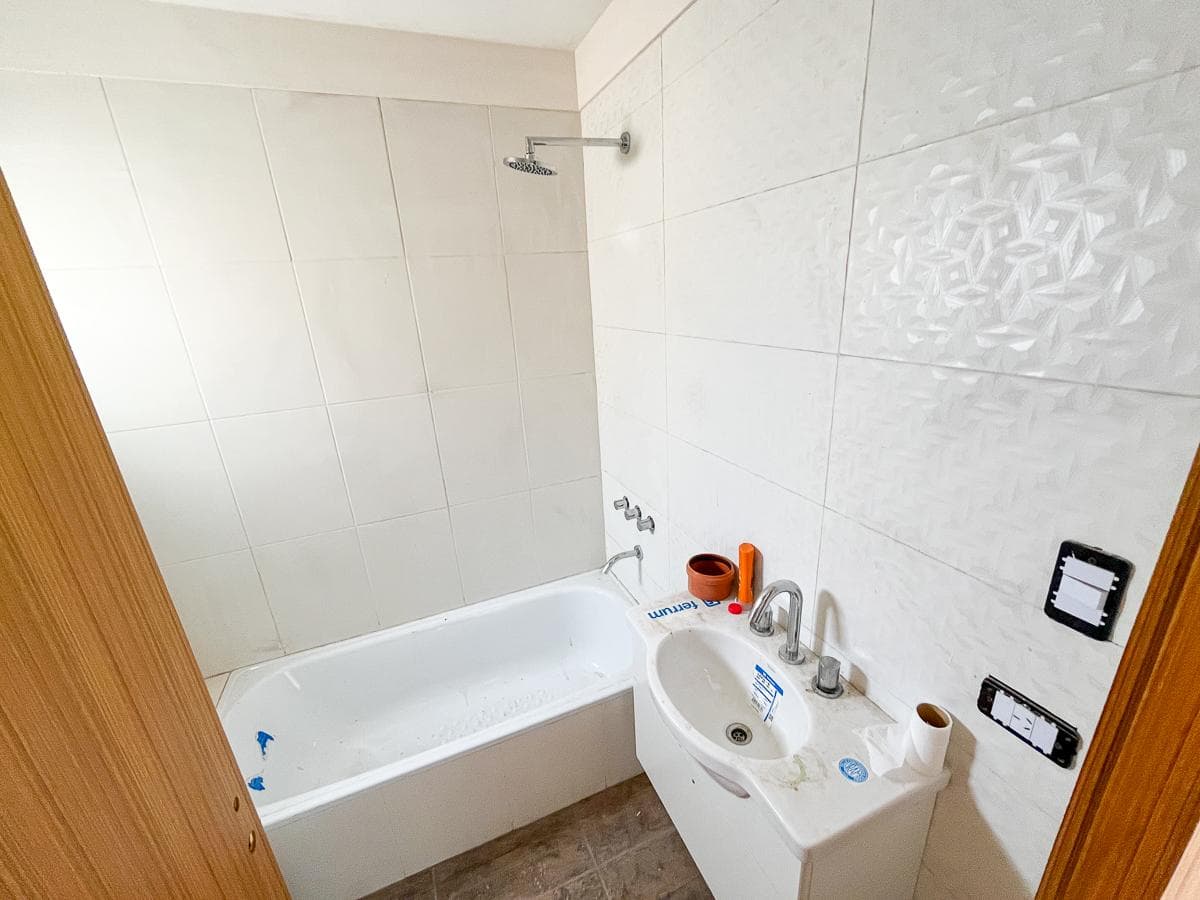 Spacious, bright 2-room apartment for sale in Villa Crespo. Ideal for professionals.