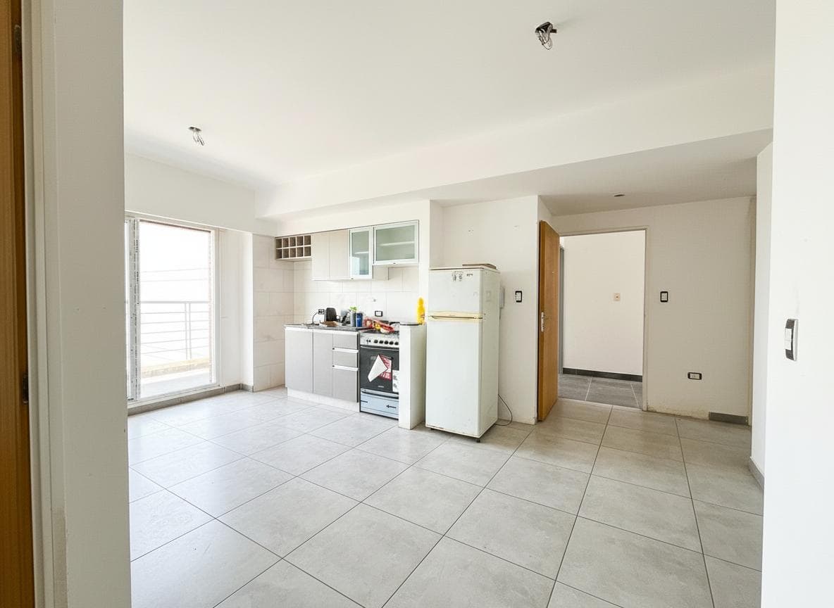 Spacious, bright 2-room apartment for sale in Villa Crespo. Ideal for professionals.
