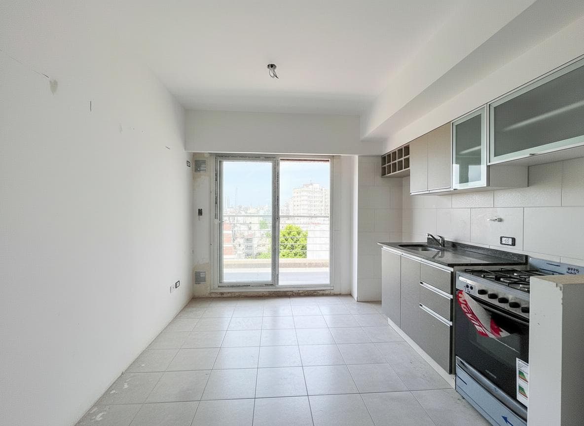 Spacious, bright 2-room apartment for sale in Villa Crespo. Ideal for professionals.