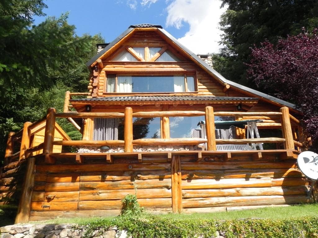 House on the shore of Lake Gutiérrez, Bariloche