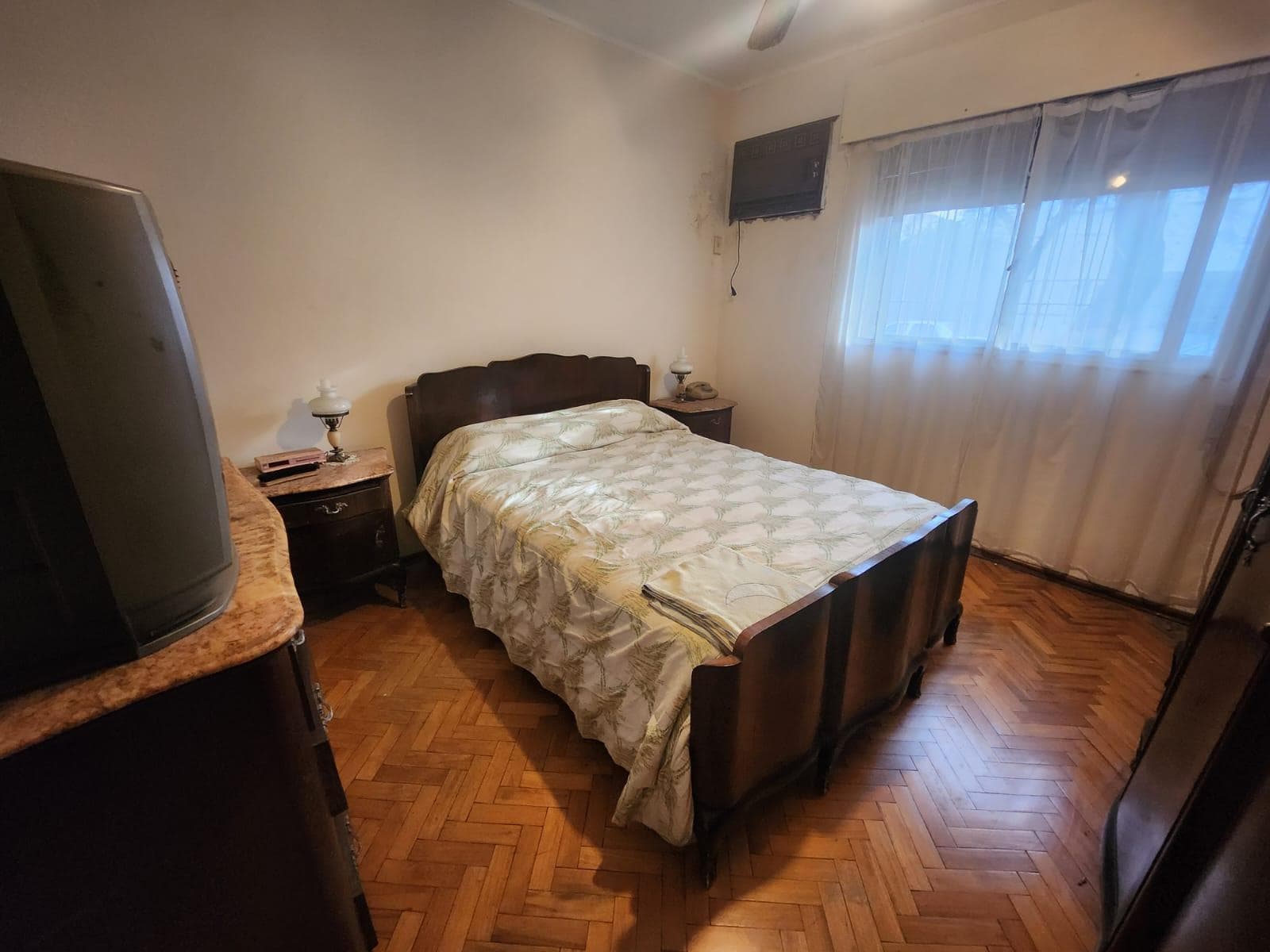 FOR SALE - 3-bedroom house with garage and yard - España y Hospitales, Rosario. QUALIFIES FOR A MORTGAGE.