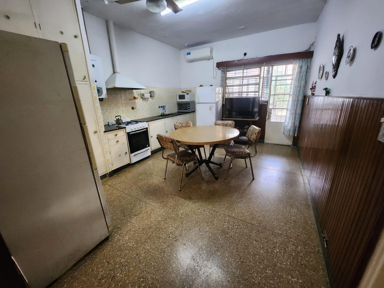 FOR SALE - 3-bedroom house with garage and yard - España y Hospitales, Rosario. QUALIFIES FOR A MORTGAGE.