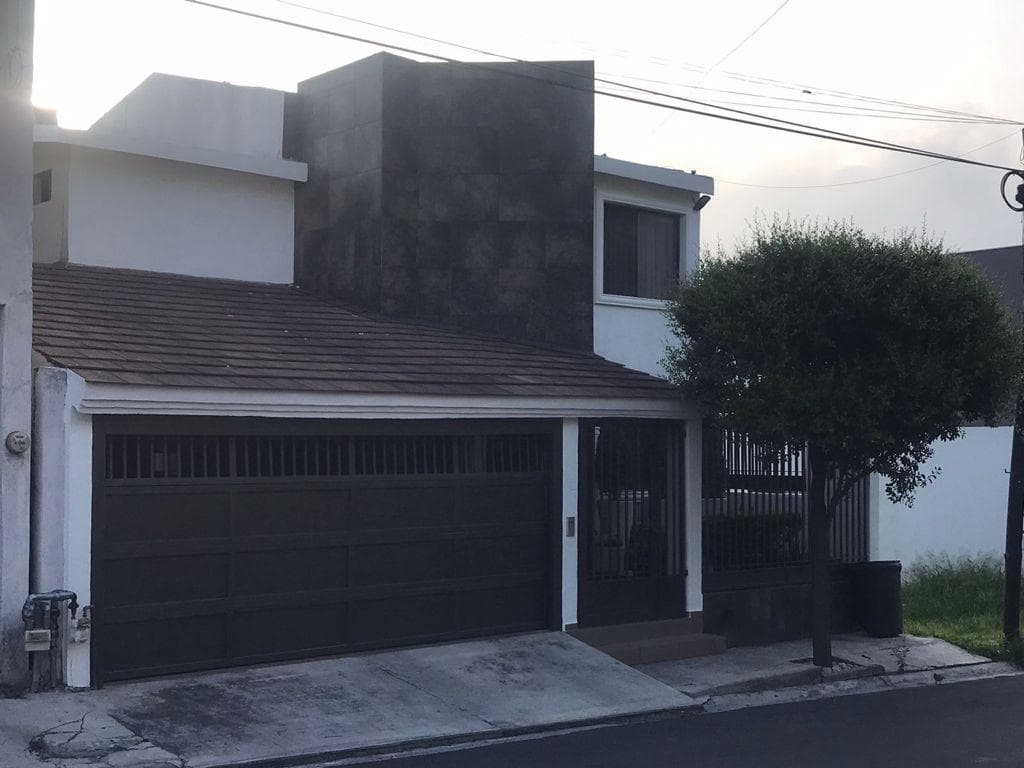 HOUSE FOR SALE IN CUMBRES