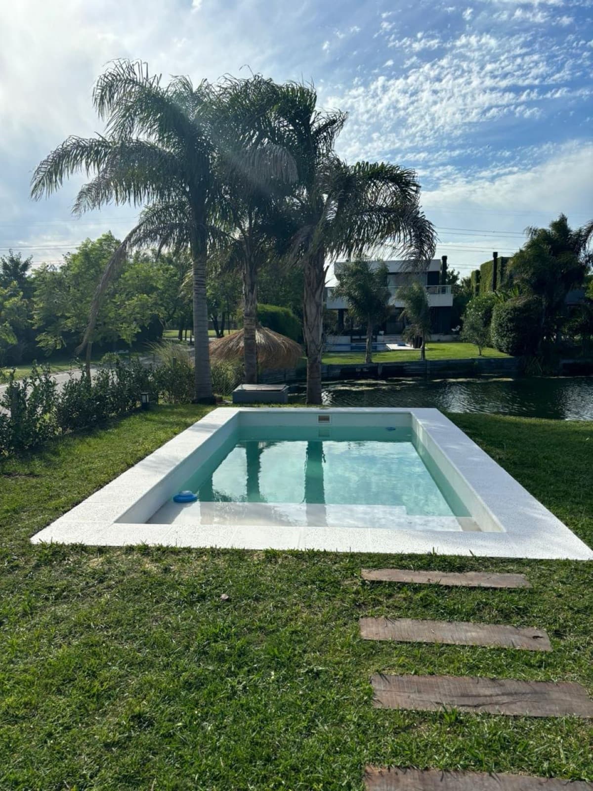 House for sale in Barrancas de Santa María, Tigre. QUALIFIES FOR A MORTGAGE