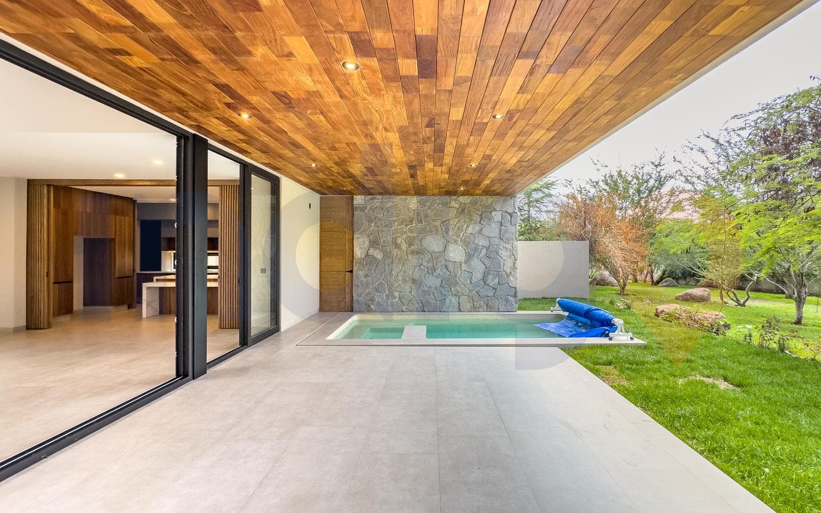 House for Sale in Altozano in the Río Condominium Complex with a Pool