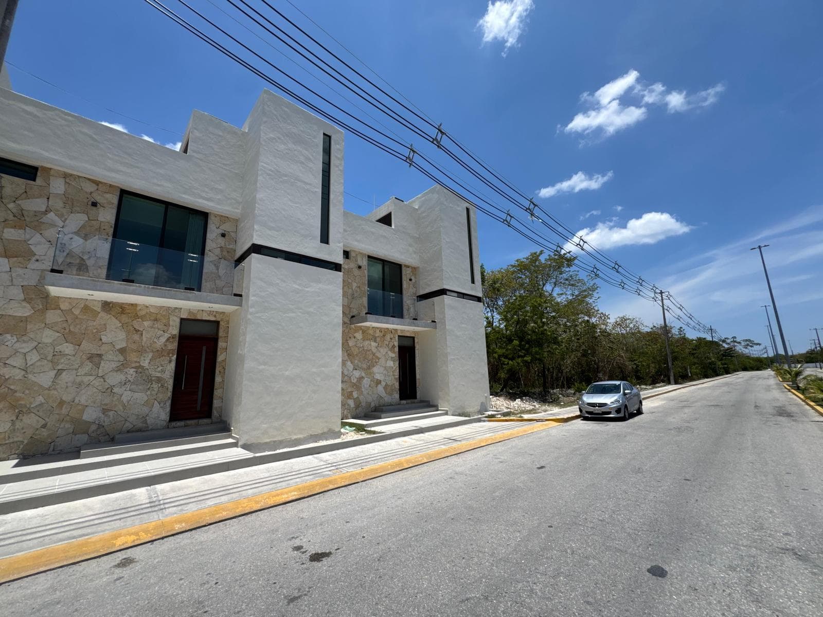 2-BEDROOM HOUSE JUST 2 MINUTES FROM THE OCEAN