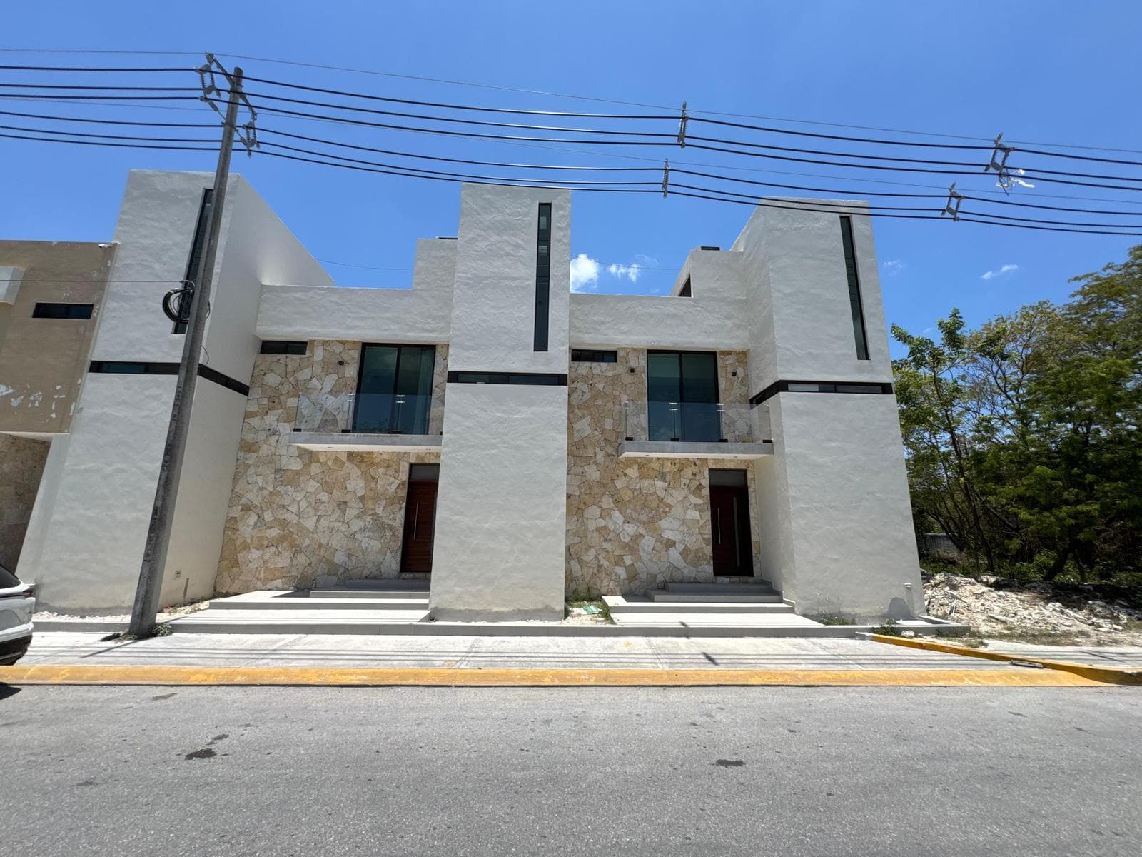 2-BEDROOM HOUSE JUST 2 MINUTES FROM THE OCEAN