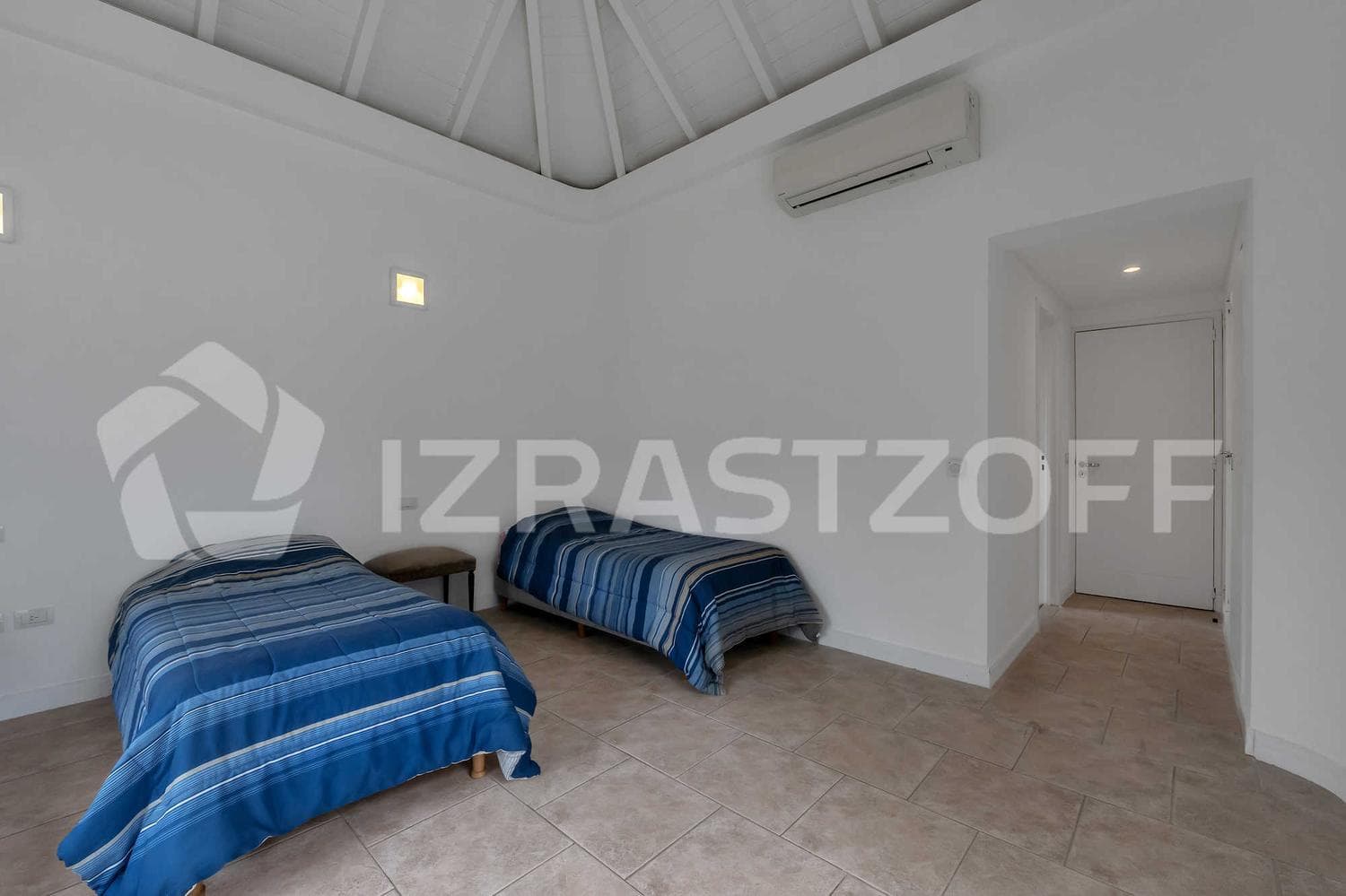 House for sale in Los Lagartos: 4 bedrooms, 5 bathrooms
