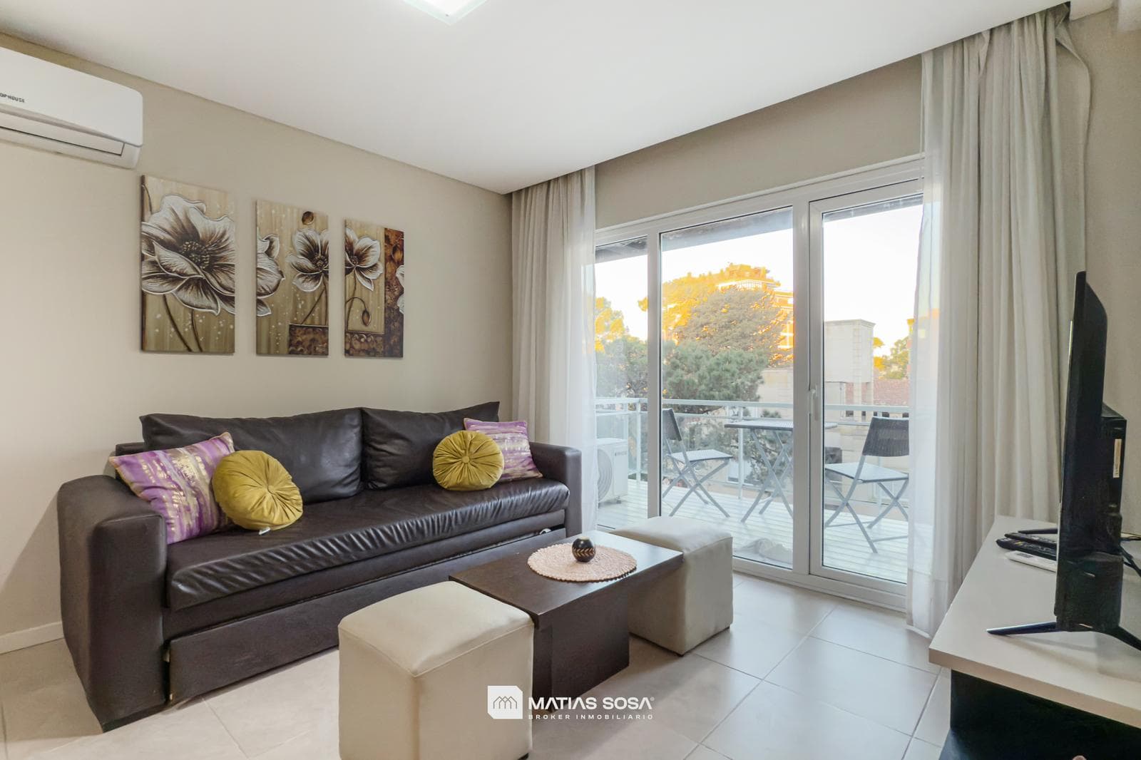 For Sale - 2-room apartment - Parking space