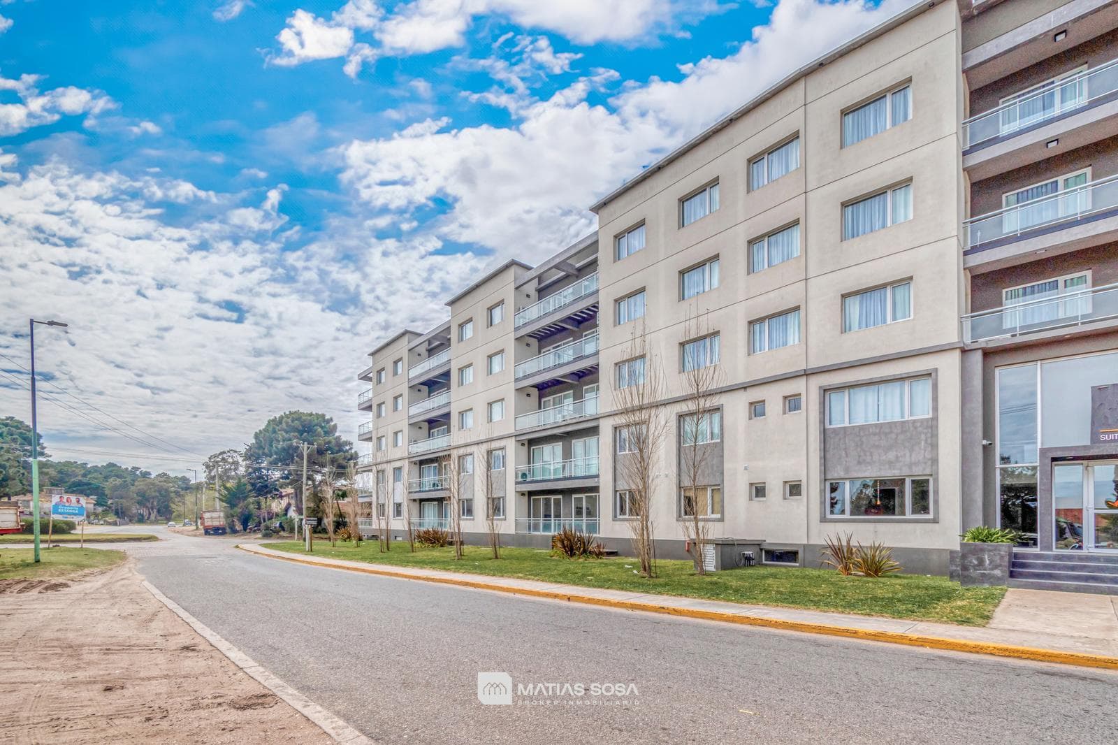 For Sale - 2-room apartment - Parking space