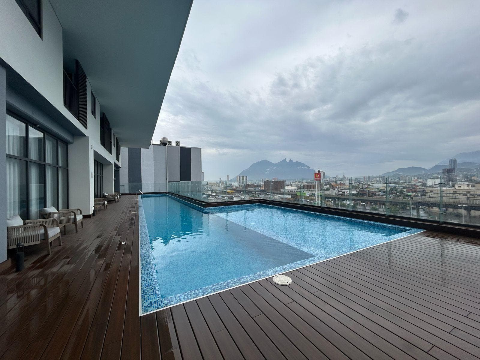LOFT-STYLE APARTMENT FOR RENT IN THE MONTELEVA CENTRAL BUILDING