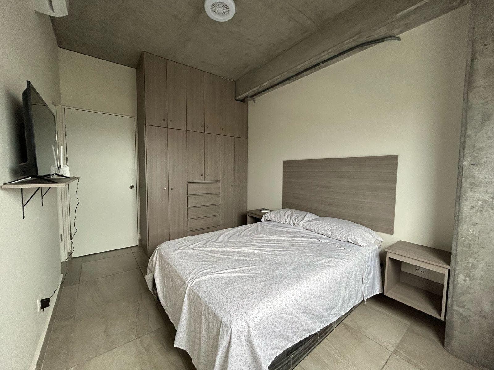LOFT-STYLE APARTMENT FOR RENT IN THE MONTELEVA CENTRAL BUILDING