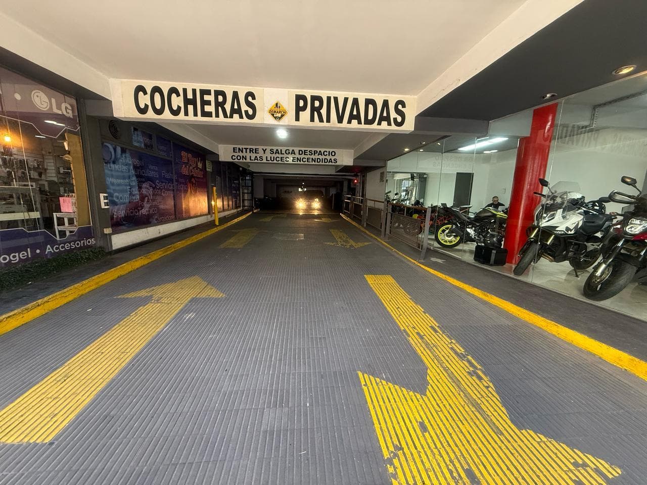 FOR SALE/TRADE. Garage. Downtown Rosario.