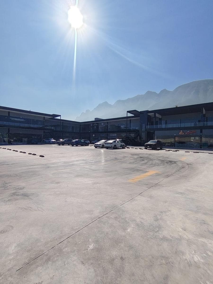 COMMERCIAL SPACES FOR RENT IN DOMINIO CUMBRES