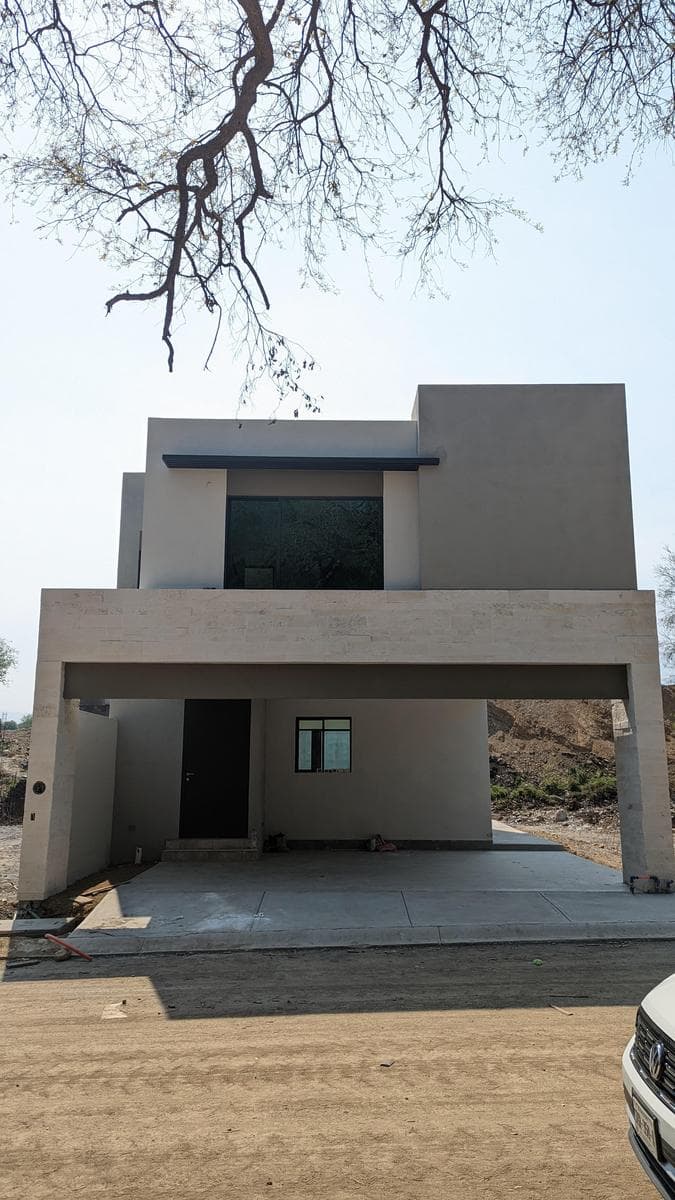 HOUSE FOR SALE ON THE NATIONAL HIGHWAY