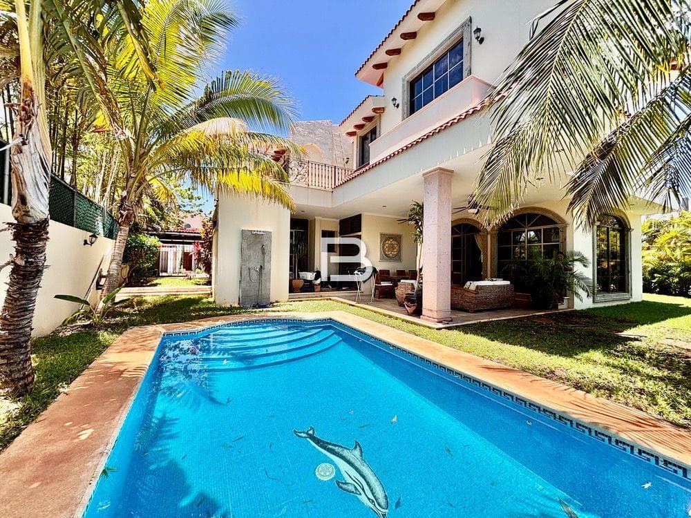 House for Rent in Isla Dorada with a Pool