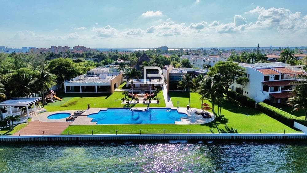 House for Rent in Isla Dorada with a Pool