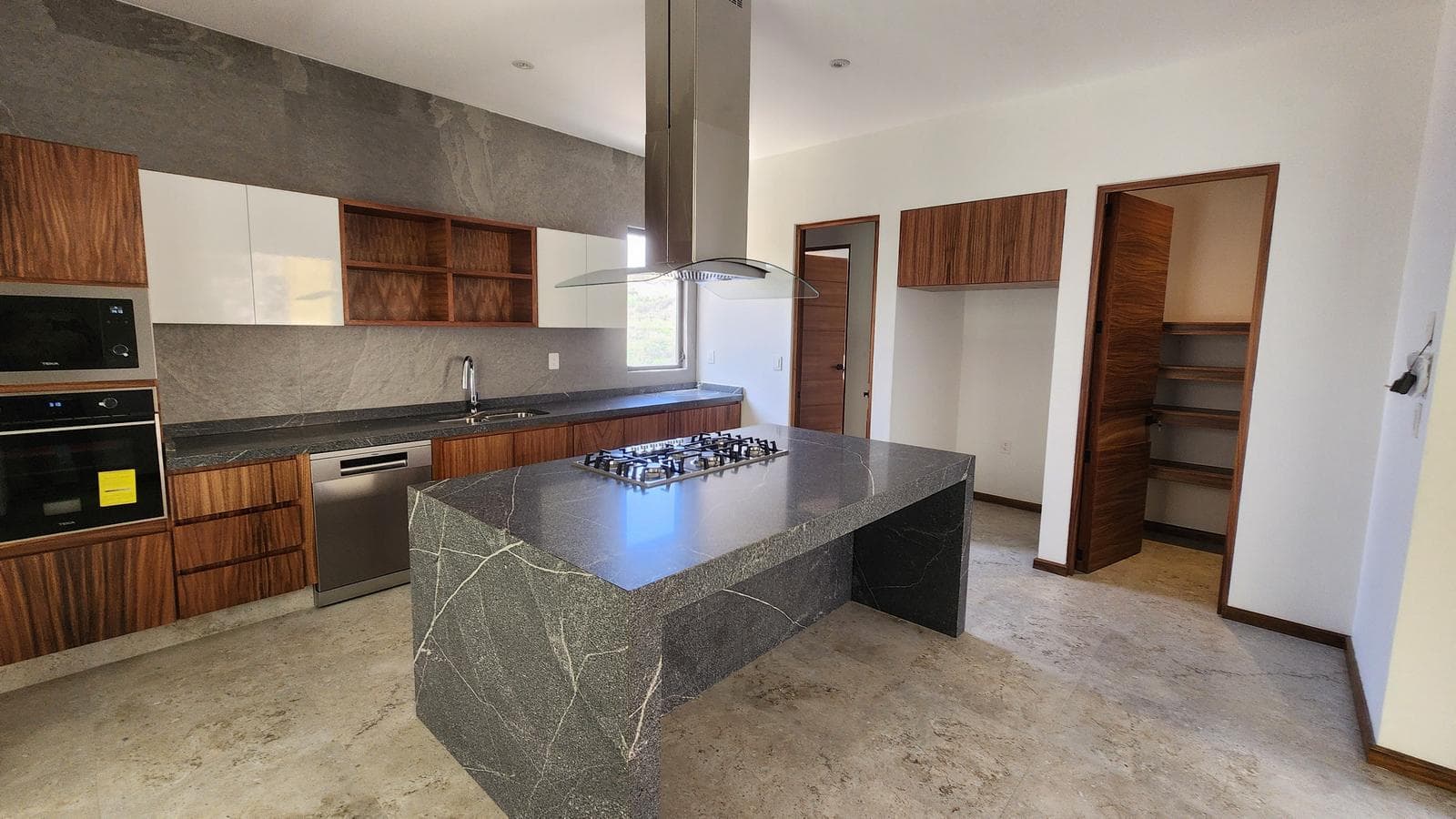 Casa en Venta en Club de Golf Altozano con Casa Club, ciclo pista, a 7 minutos de Centro Comercial