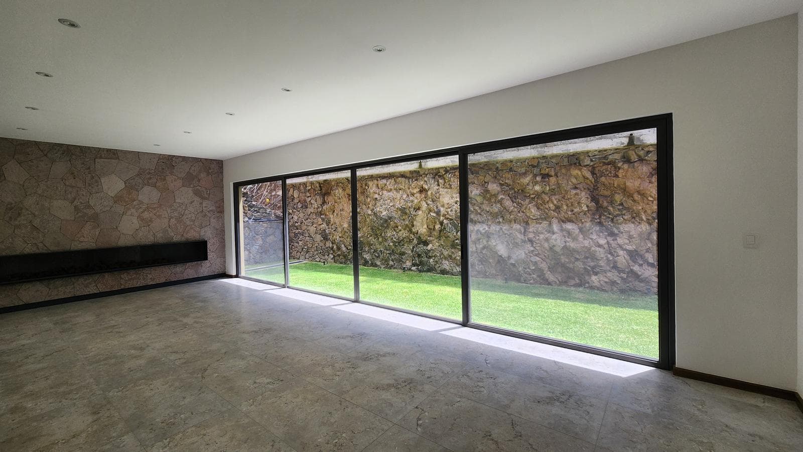 Casa en Venta en Club de Golf Altozano con Casa Club, ciclo pista, a 7 minutos de Centro Comercial