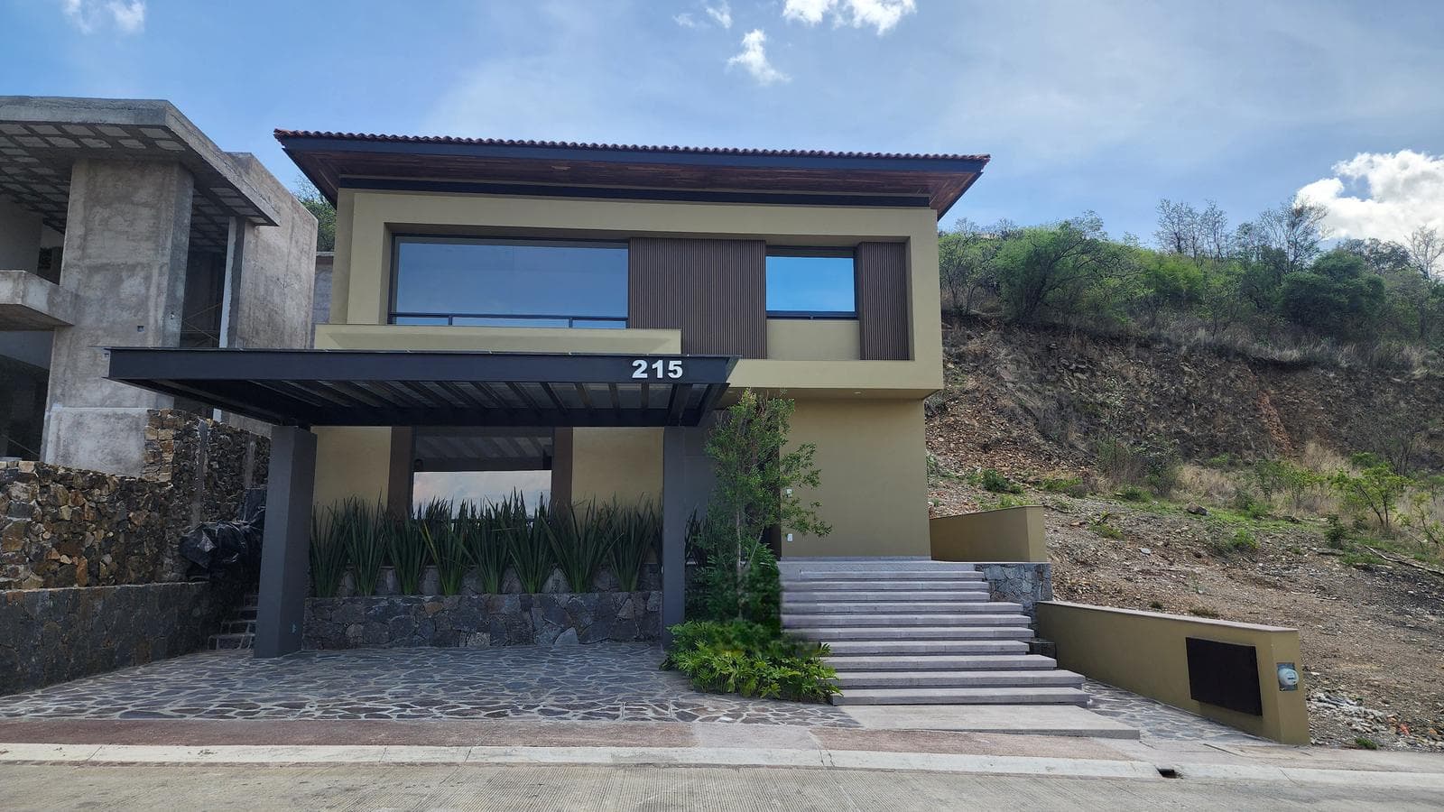 Casa en Venta en Club de Golf Altozano con Casa Club, ciclo pista, a 7 minutos de Centro Comercial