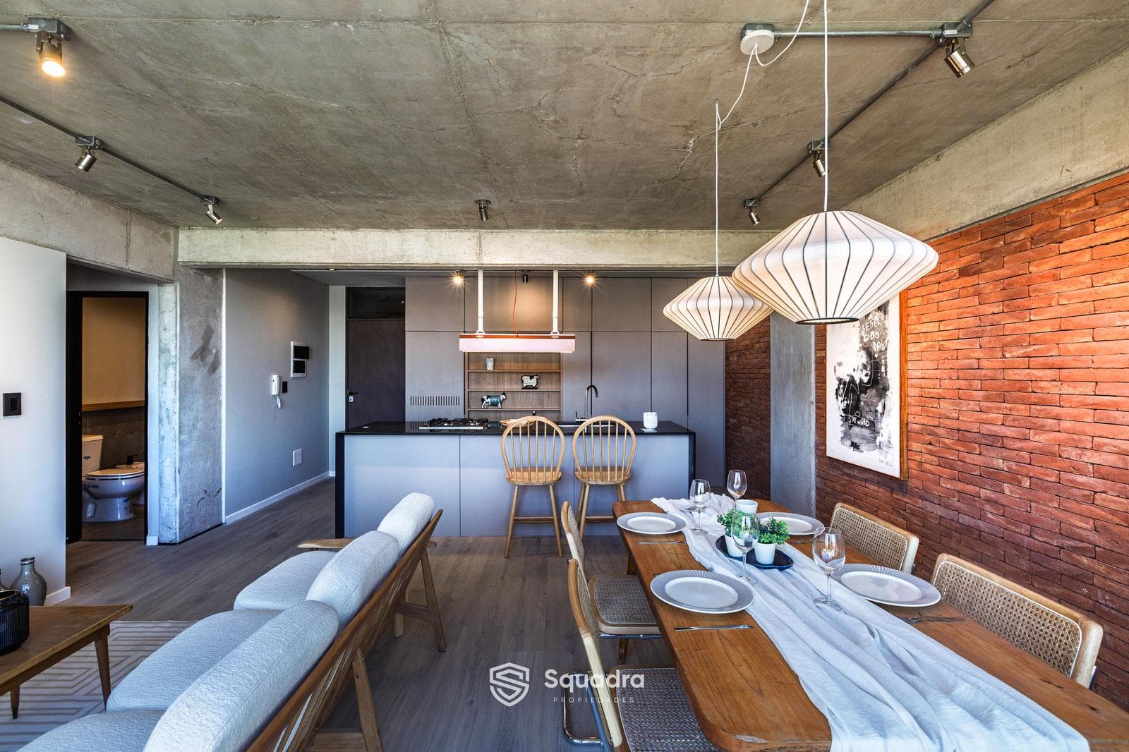 FOR SALE - 2-bedroom apartment with a wrap-around balcony - Pichincha, Rosario.