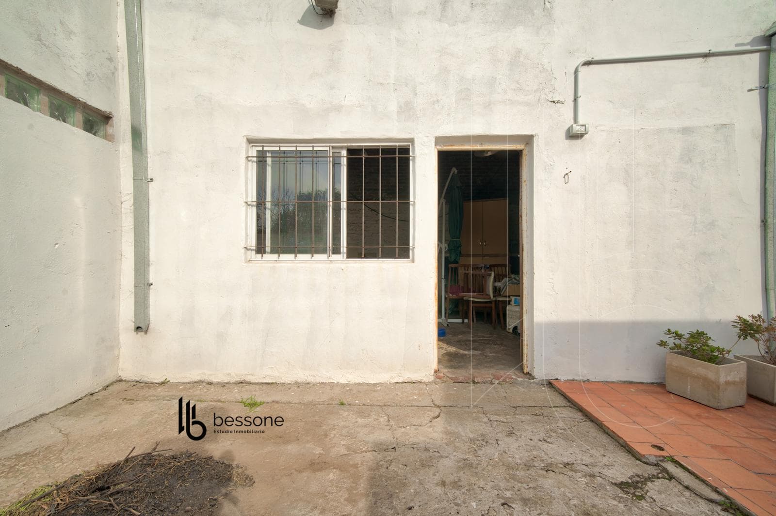 4-Room House with Barbecue Area, Park, and Large Lot in 9 de Julio