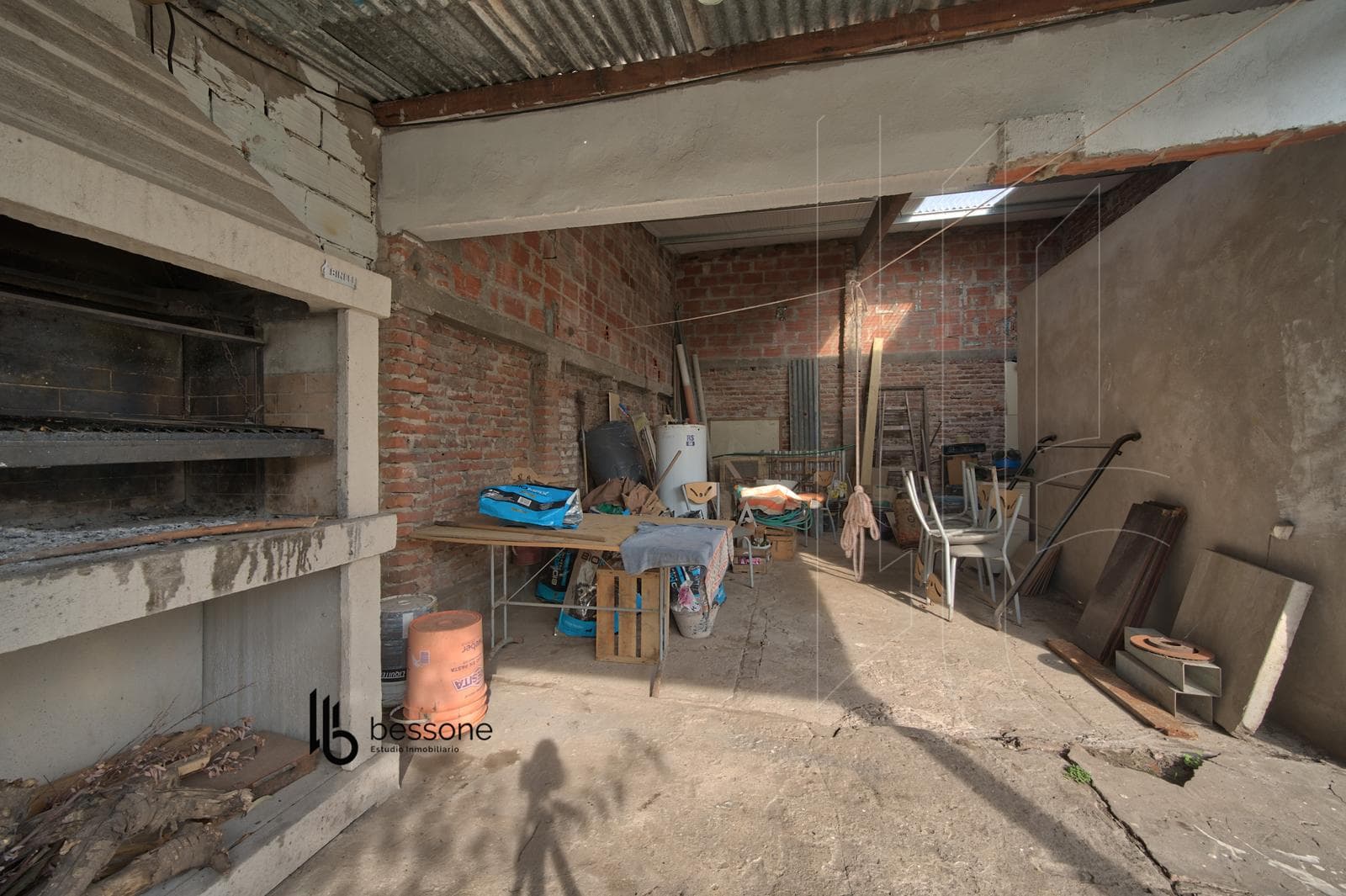 4-Room House with Barbecue Area, Park, and Large Lot in 9 de Julio