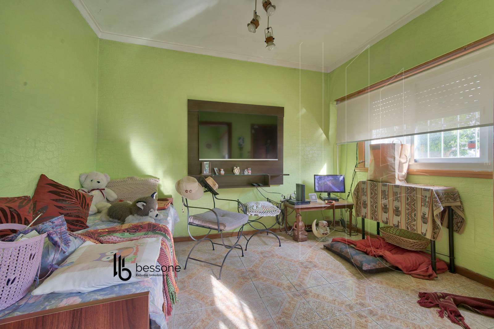 4-Room House with Barbecue Area, Park, and Large Lot in 9 de Julio